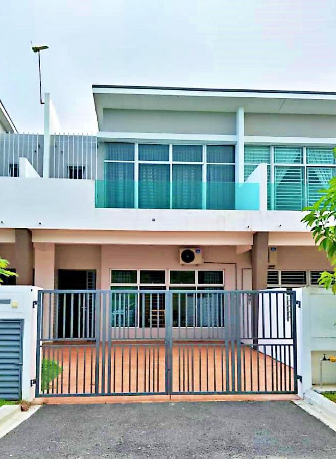 Desaru Cosy Homestay - Near Waterpark, Beach, Rapid -Wifi, Tvbox, Steamboat, Bbq Available المظهر الخارجي الصورة